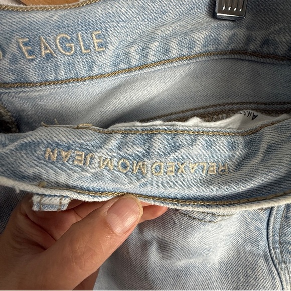 American Eagle Relaxed Mom Jean Denim Light Wash 14 S Short - Picture 8 of 8